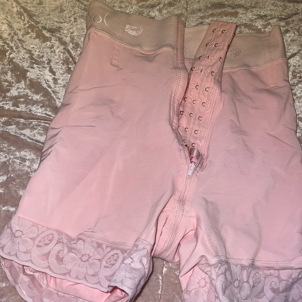 Invisible Mermaid Silhouette Short with Hooks Deluxe Rosé - Mid-leg Shapewear